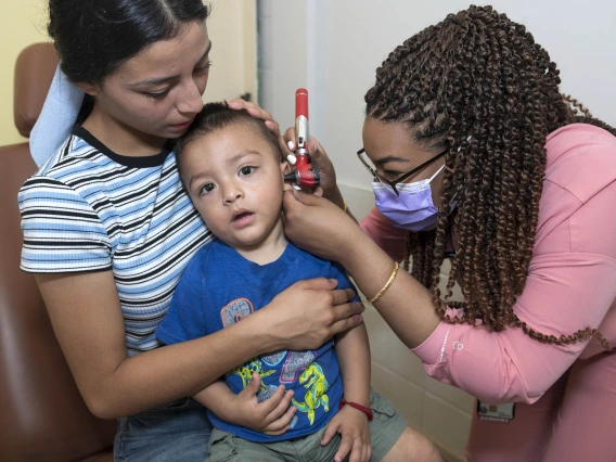 College of Medicine – Tucson student Leenda Osman checks a young patient’s ear at the Rocky Point Medical Centers in Puerto Penasco, Mexico. Volunteers from the MexZona student group at the College of Medicine – Tucson and the Migrant Health Interest Group and Global Health Program at the College of Medicine – Phoenix provide free clinical services to underserved patients in marginalized communities.