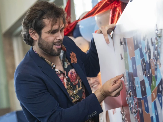 A student from the University of Arizona College of Medicine – Phoenix puts a pin in a map of the United States where he will be doing his residency.  