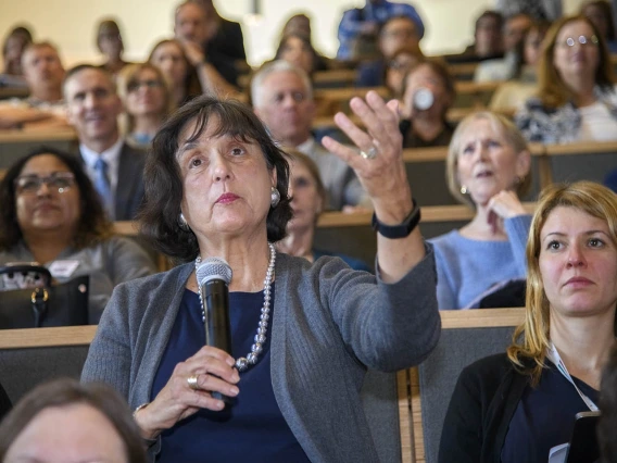 Roberta Diaz Brinton, PhD, director of the University of Arizona Center for Innovation in Brain Science, asks Dr. Dake a question.