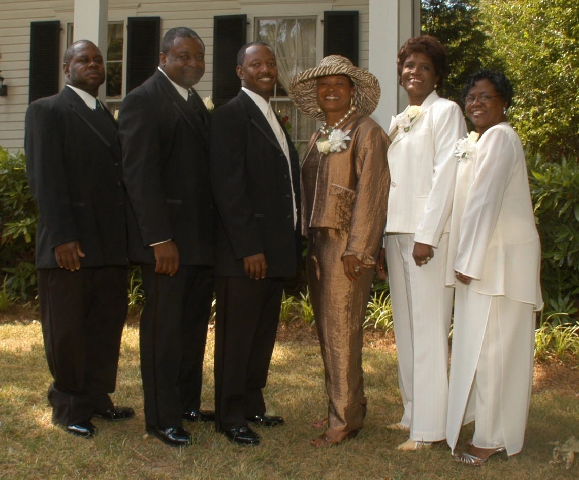 UA Sarver Heart Center Women’s Heart Health Education committee member Wanda Moore Committee with her siblings: (from left to right) Major, Gary (quadruple bypass), Vernon, Wanda (coronary artery disease/open-heart surgery, 2015), Joycee (deceased following congestive heart failure, 2015) and Jan.