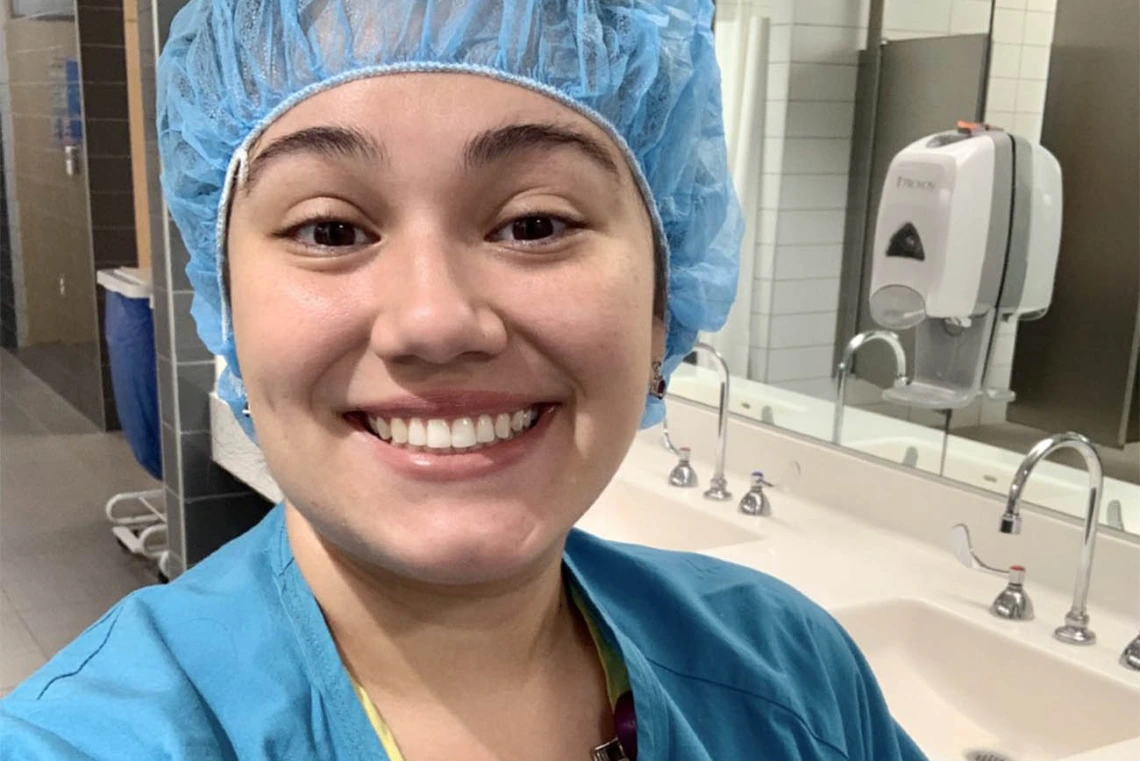 Karen Ibarra (right) and Chelsea Marshall, UArizona College of Medicine – Tucson fourth-year students are among about 120 local medical students who’ll celebrate their residency match Friday, March 19. (Photo: Courtesy of Karen Ibarra)