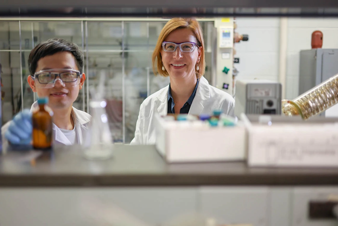 (From left) Yu-Shien Sung, doctoral student in the Tomat Lab, and University of Arizona Cancer Center member Elisa Tomat, PhD, are studying an iron-targeting molecule that may lead to the development of new anticancer drugs.