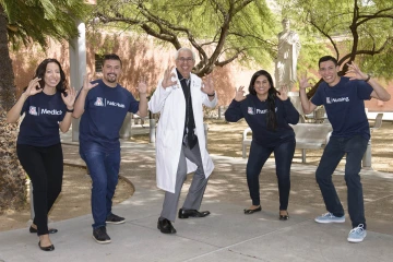 Francisco Moreno, MD (center)