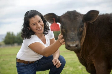 Rounds’ love of animals, particularly cows, led her to earn a veterinary degree in her native Mexico before moving to Arizona to attend graduate school.