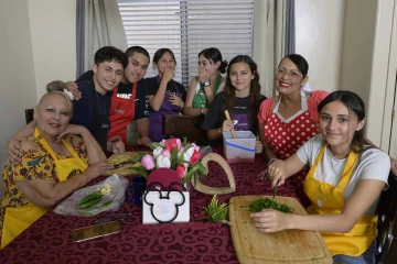 An image of Teran with family members gathered around a table