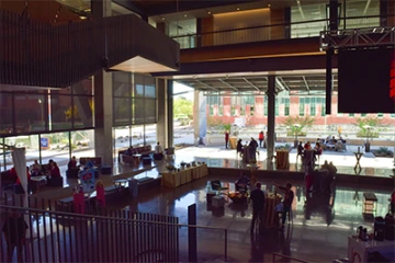 The Forum’s south-facing windows can be opened, creating indoor/outdoor space.(photo: Anna C. Christensen, Health Sciences Office of Communications)