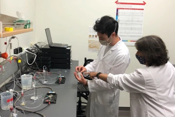 Center for Innovation in Brain Science Director Roberta Brinton, PhD, right, works with MD/PhD student Greg Branigan.