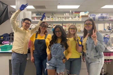 University of Arizona Health Sciences students in lab