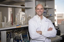 Dr. John Streicher’s research program studies the signaling links between opioid receptor activation and pain relief. (Photo: Noelle Haro-Gomez/University of Arizona Health Sciences)